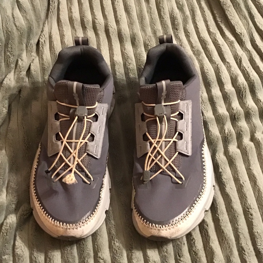 Stylish Gray Women's Athletic Shoe